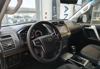 Подержанный автомобиль Toyota Land Cruiser Prado 2021 года (7 фото)