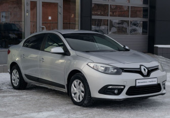 Подержанный автомобиль Renault Fluence 2013 года (3 фото)
