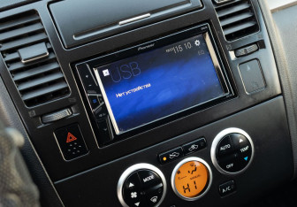 Подержанный автомобиль Nissan Tiida Hatchback 2008 года (14 фото)