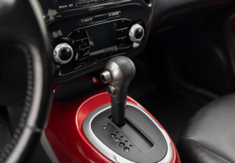 Подержанный автомобиль Nissan Juke 2012 года (16 фото)