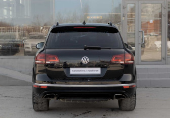 Подержанный автомобиль Volkswagen Touareg 2017 года (6 фото)
