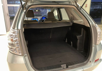 Подержанный автомобиль Honda Fit Shuttle 2012 года (14 фото)