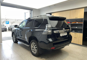 Подержанный автомобиль Toyota Land Cruiser Prado 2017 года (7 фото)