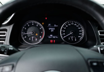 Подержанный автомобиль Hyundai Elantra Sedan 2019 года (13 фото)