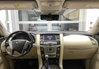 Подержанный автомобиль Infiniti QX80 2018 года (15 фото)