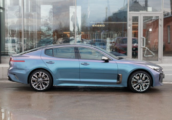 Подержанный автомобиль Kia Stinger 2018 года (4 фото)