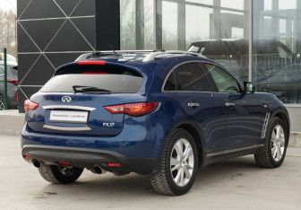 Подержанный автомобиль Infiniti FX 2012 года (5 фото)