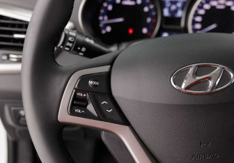 Подержанный автомобиль Hyundai Veloster 2012 года (12 фото)