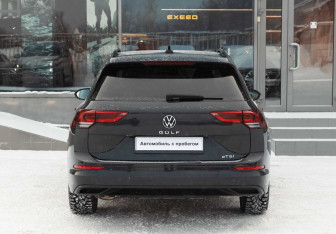 Подержанный автомобиль Volkswagen Golf Hatchback 2021 года (6 фото)