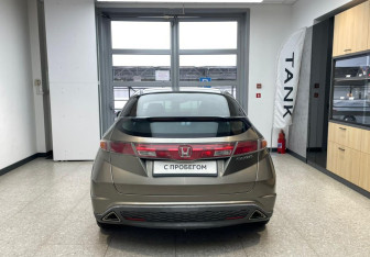 Подержанный автомобиль Honda Civic Hatchback 2007 года (6 фото)