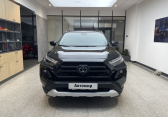 Подержанный автомобиль Toyota RAV4 2025 года (2 фото)