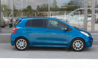 Подержанный автомобиль Toyota Vitz 2009 года (4 фото)