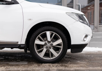 Подержанный автомобиль Nissan Pathfinder 2014 года (9 фото)