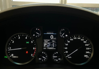 Подержанный автомобиль Lexus LX 2014 года (15 фото)