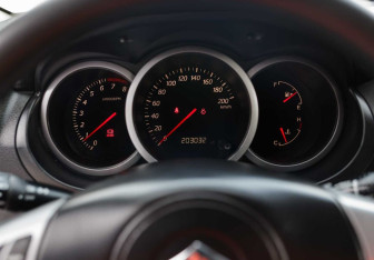 Подержанный автомобиль Suzuki Grand Vitara 2007 года (12 фото)