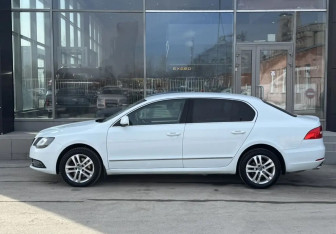Подержанный автомобиль Skoda Superb Liftback 2014 года (6 фото)