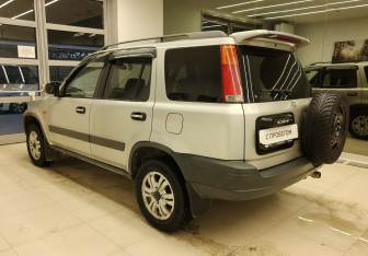 Подержанный автомобиль Honda CR-V 1997 года (7 фото)