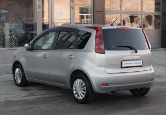 Подержанный автомобиль Nissan Note 2008 года (7 фото)