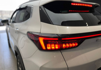 Подержанный автомобиль Exeed LX 2023 года (13 фото)