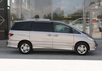 Подержанный автомобиль Toyota Estima 2005 года (4 фото)