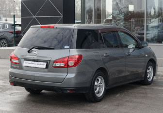 Подержанный автомобиль Nissan Wingroad 2005 года (5 фото)