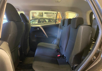 Подержанный автомобиль Toyota RAV4 2015 года (11 фото)