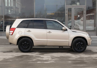 Подержанный автомобиль Suzuki Grand Vitara 2010 года (4 фото)