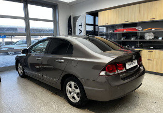 Подержанный автомобиль Honda Civic Sedan 2009 года (6 фото)