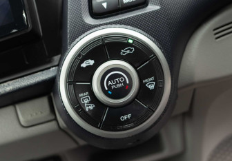 Подержанный автомобиль Honda Insight Hatchback 2009 года (16 фото)