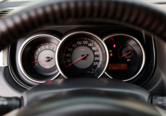 Подержанный автомобиль Nissan Tiida Hatchback 2007 года (12 фото)