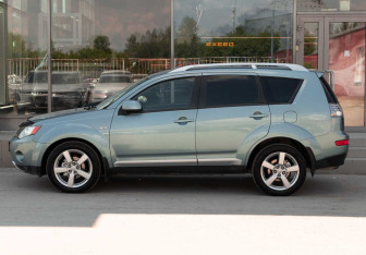 Подержанный автомобиль Mitsubishi Outlander 2007 года (8 фото)