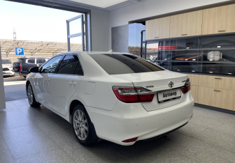 Подержанный автомобиль Toyota Camry Sedan 2017 года (6 фото)