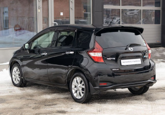 Подержанный автомобиль Nissan Note 2017 года (7 фото)