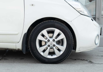 Подержанный автомобиль Nissan Note 2012 года (9 фото)