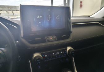 Подержанный автомобиль Toyota RAV4 2020 года (11 фото)