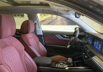 Подержанный автомобиль Hongqi HS5 2023 года (9 фото)