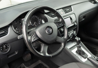Подержанный автомобиль Skoda Octavia Liftback 2015 года (11 фото)
