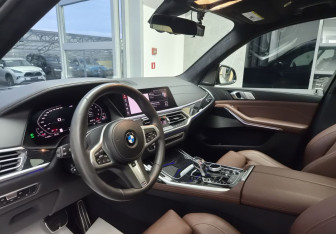 Подержанный автомобиль BMW X7 2020 года (7 фото)