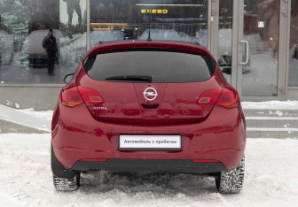 Подержанный автомобиль Opel Astra Hatchback 2011 года (6 фото)