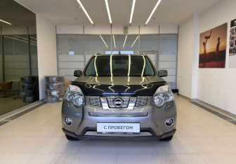 Подержанный автомобиль Nissan X-Trail 2012 года (2 фото)