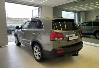 Подержанный автомобиль Kia Sorento 2012 года (6 фото)