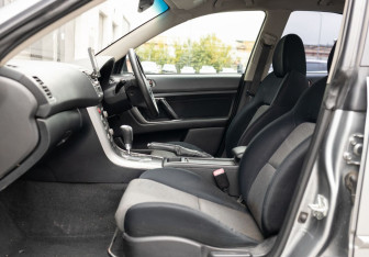 Подержанный автомобиль Subaru Legacy Sedan 2006 года (17 фото)