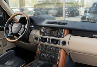 Подержанный автомобиль Land Rover Range Rover 2009 года (10 фото)