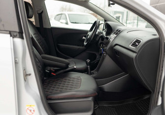 Подержанный автомобиль Volkswagen Polo Sedan 2018 года (19 фото)