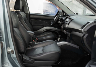 Подержанный автомобиль Mitsubishi Outlander 2008 года (19 фото)