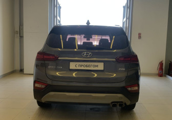 Подержанный автомобиль Hyundai Santa Fe 2018 года (5 фото)