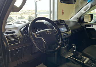 Подержанный автомобиль Toyota Land Cruiser Prado 2019 года (7 фото)