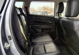 Подержанный автомобиль Mitsubishi Outlander 2012 года (19 фото)