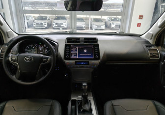 Подержанный автомобиль Toyota Land Cruiser Prado 2021 года (12 фото)