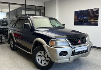 Подержанный автомобиль Mitsubishi Montero Sport 2001 года (3 фото)